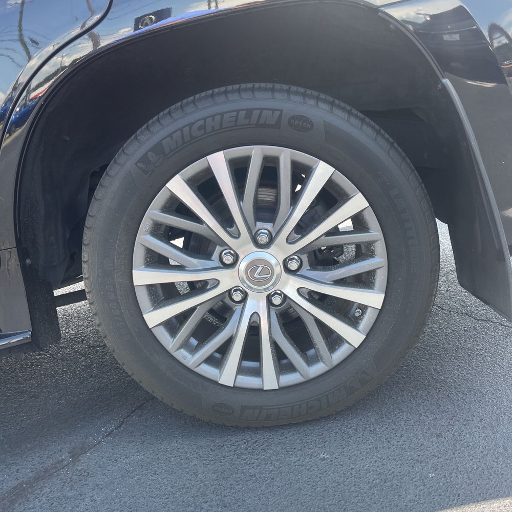 2019 Lexus LX 570 Two-Row