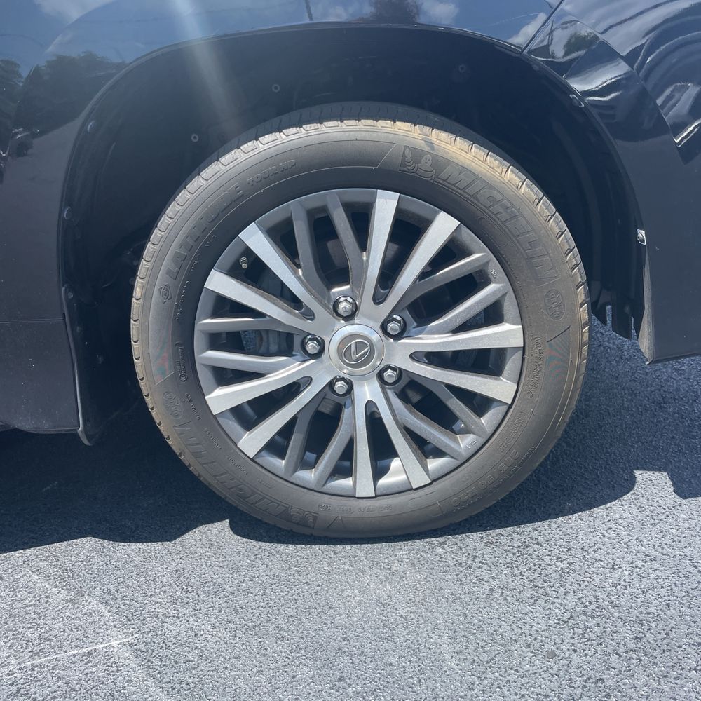 2019 Lexus LX 570 Two-Row