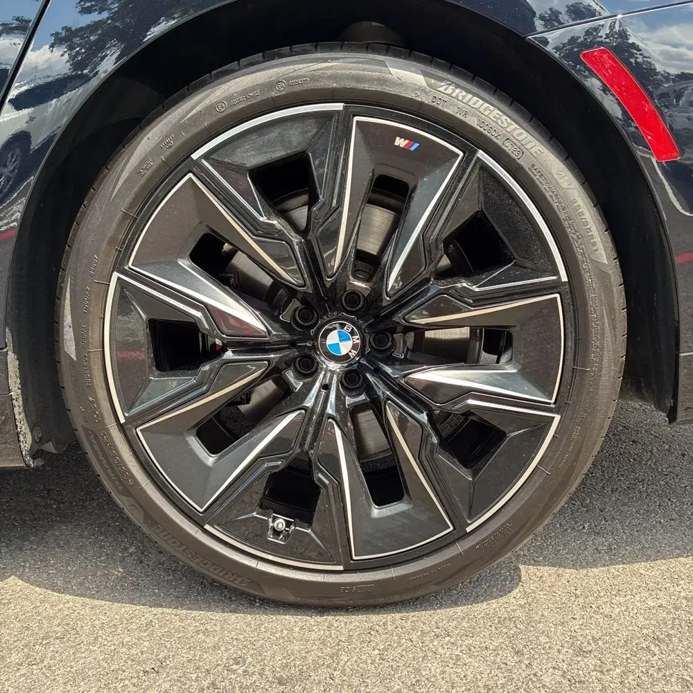 2023 BMW 7-Series 740i