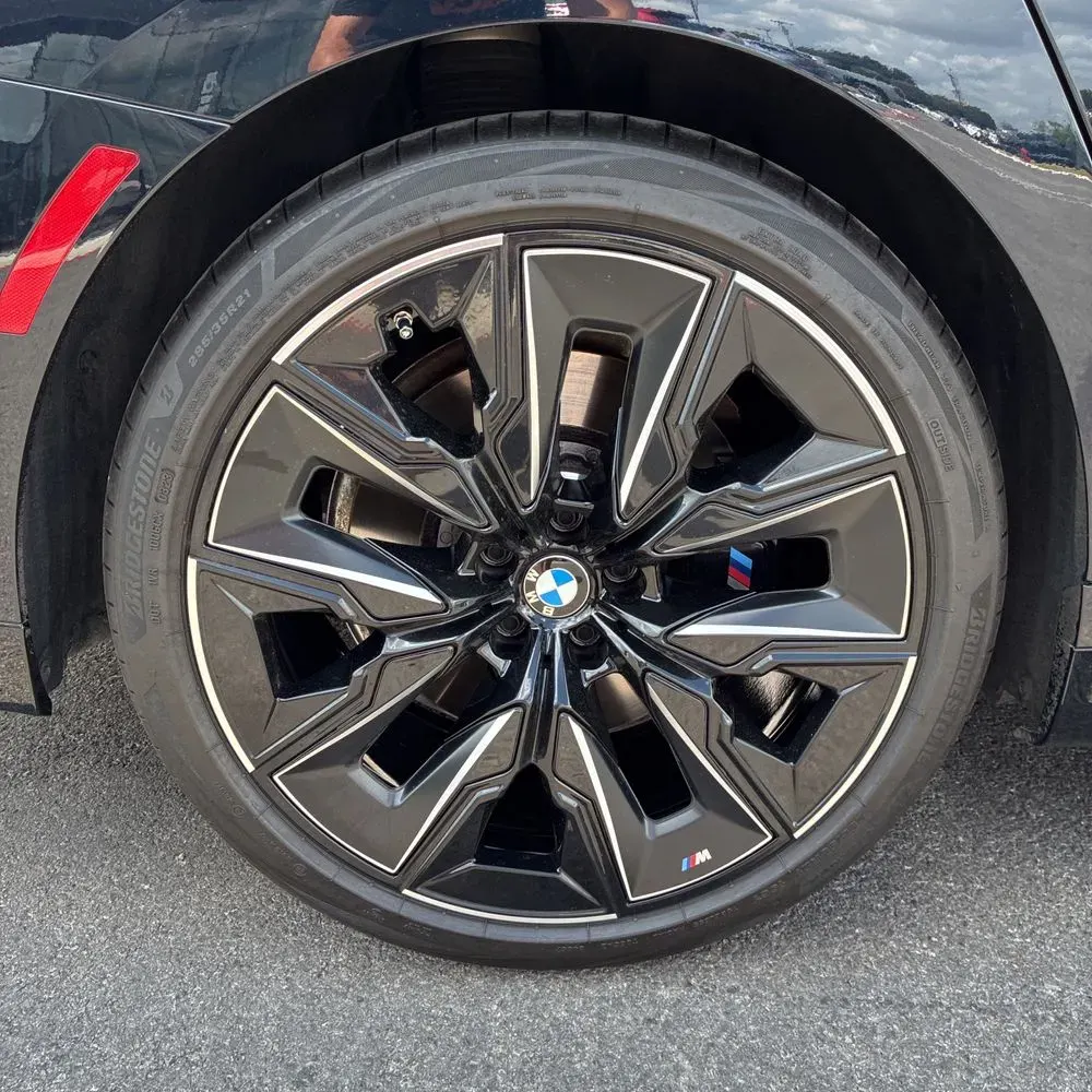 2023 BMW 7-Series 740i