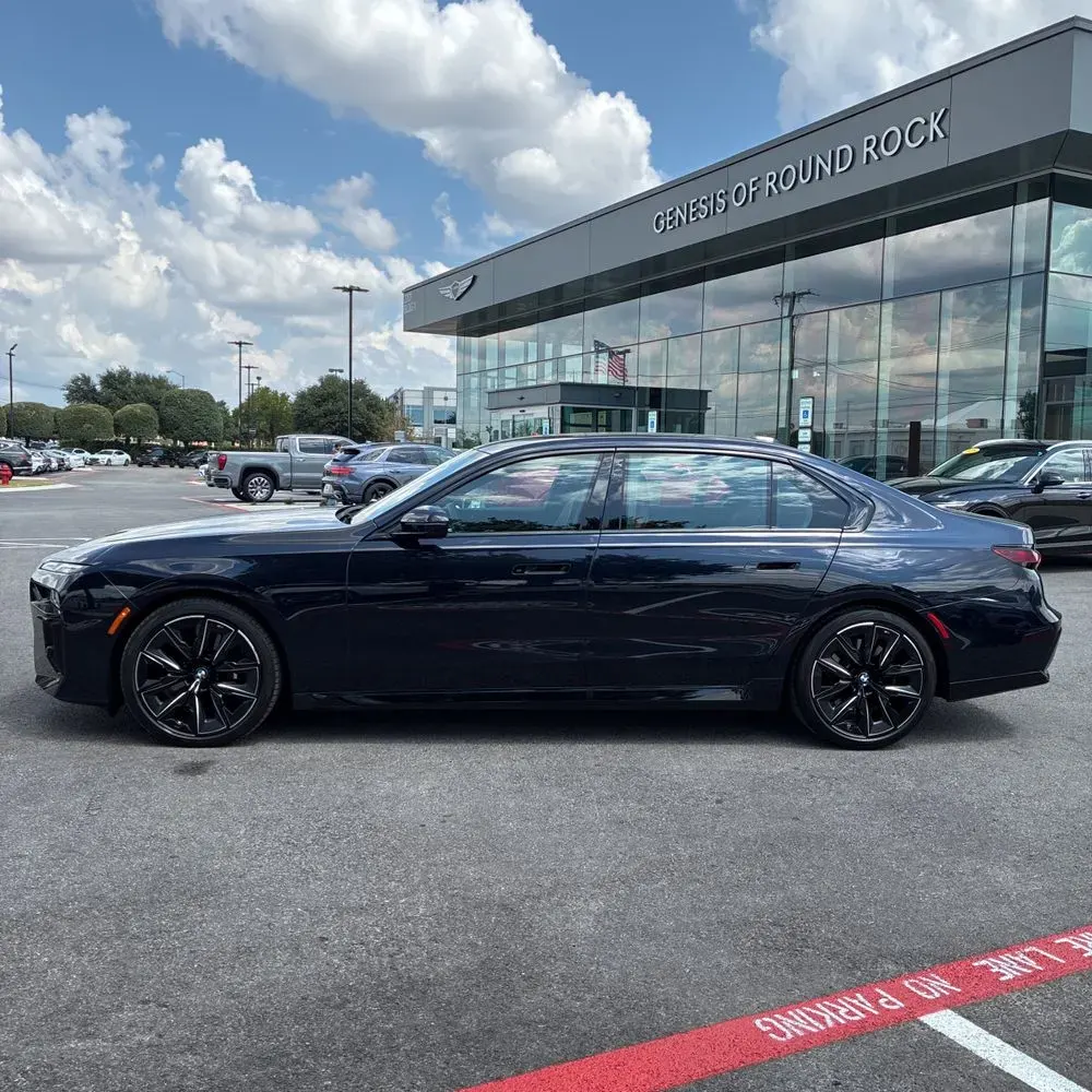 2023 BMW 7-Series 740i