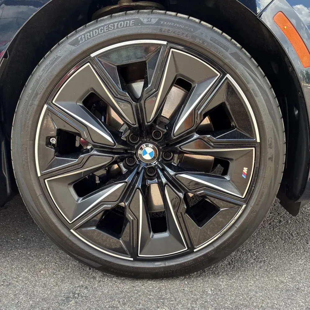 2023 BMW 7-Series 740i