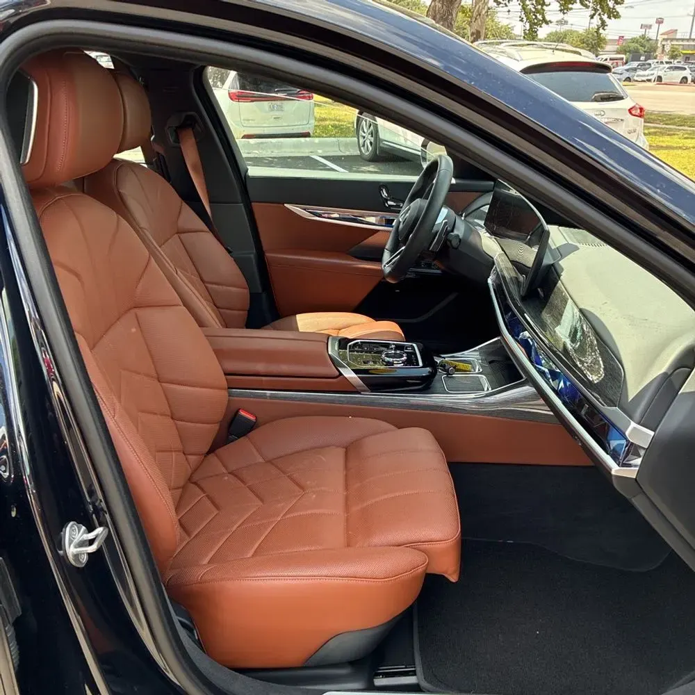 2023 BMW 7-Series 740i