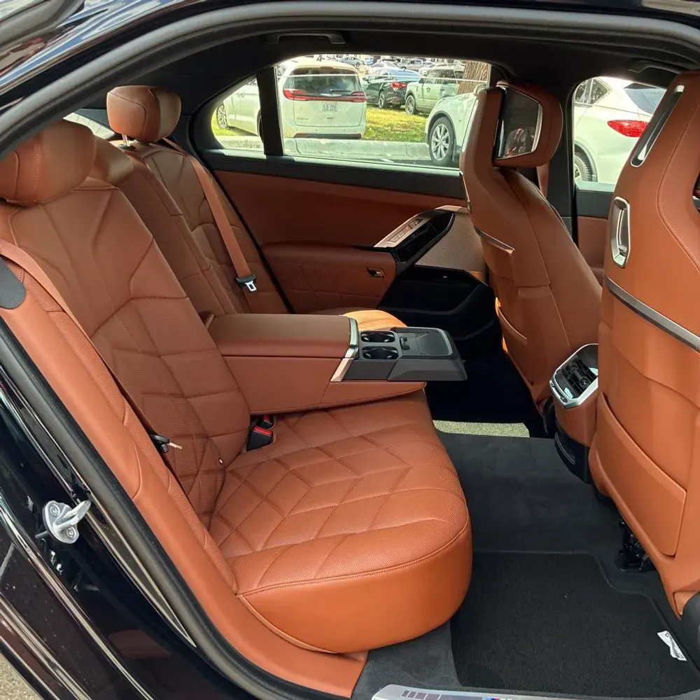 2023 BMW 7-Series 740i