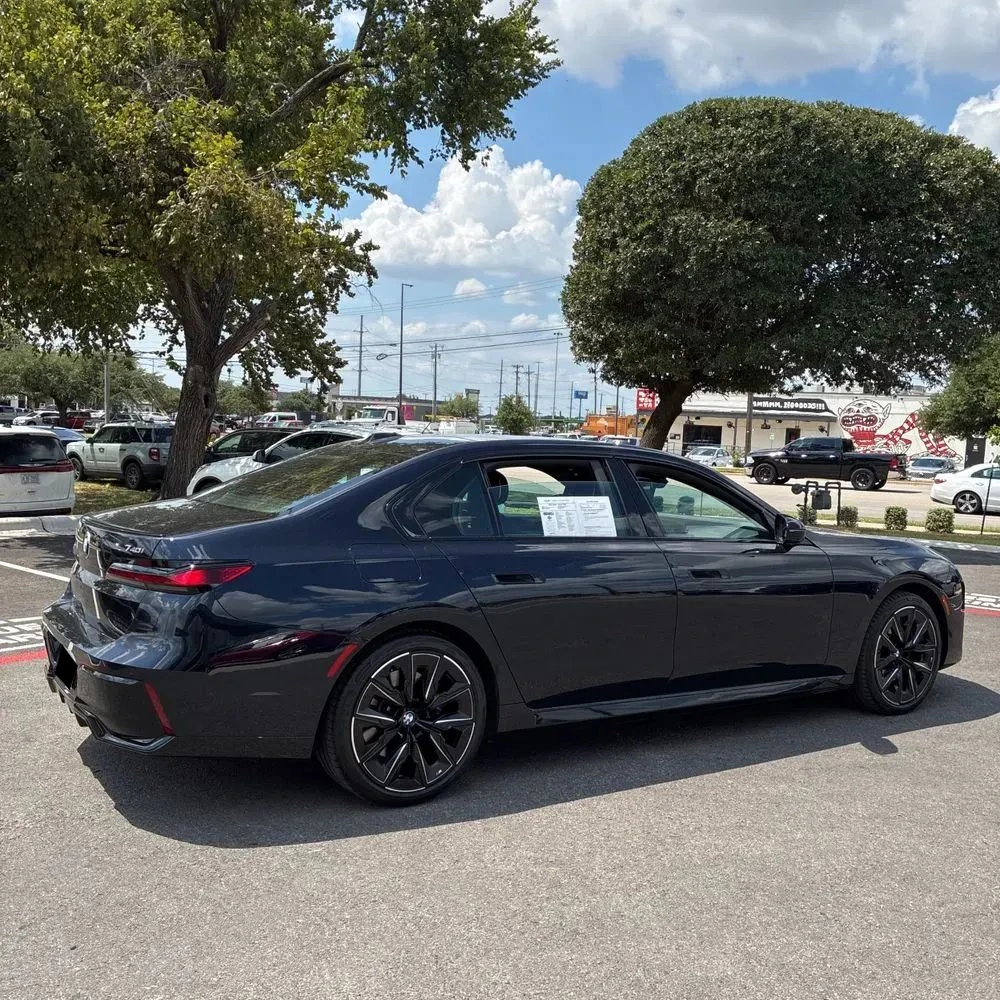 2023 BMW 7-Series 740i