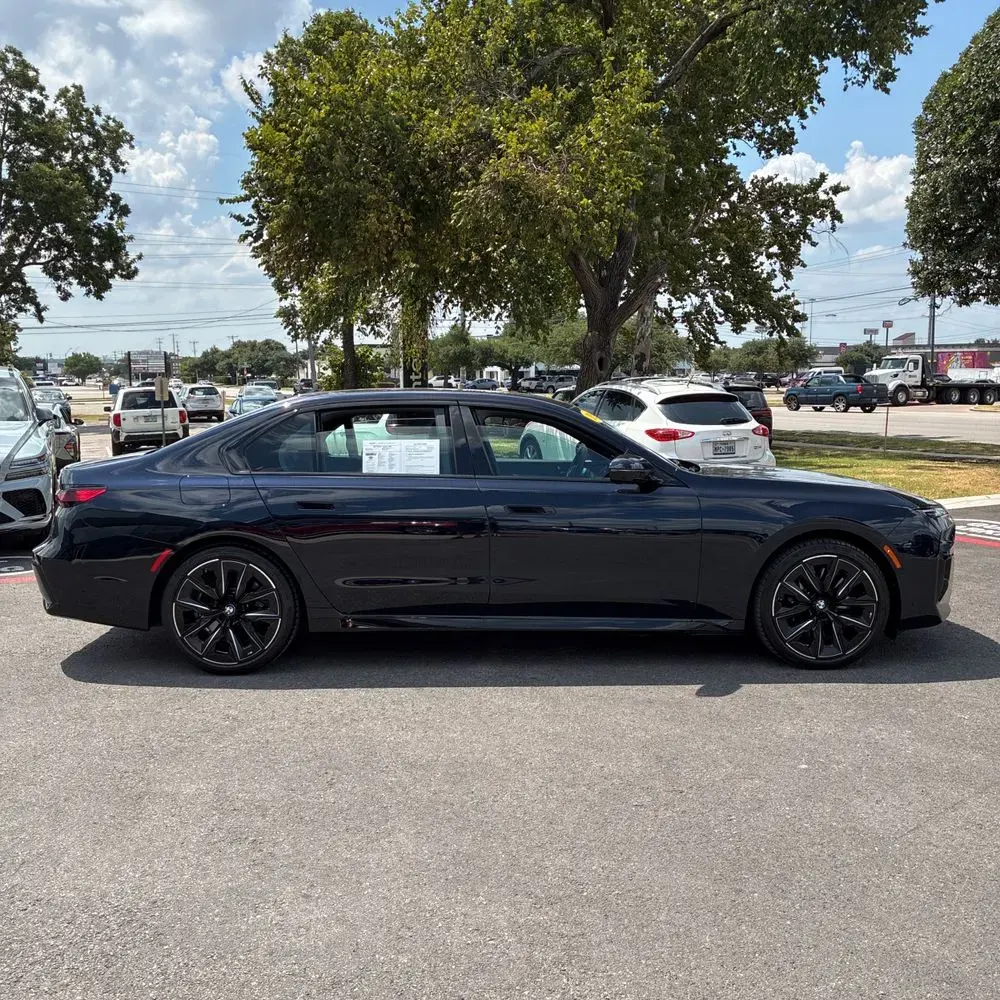2023 BMW 7-Series 740i