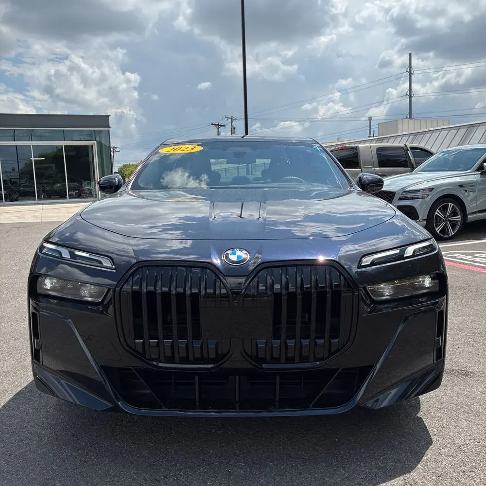 2023 BMW 7-Series 740i